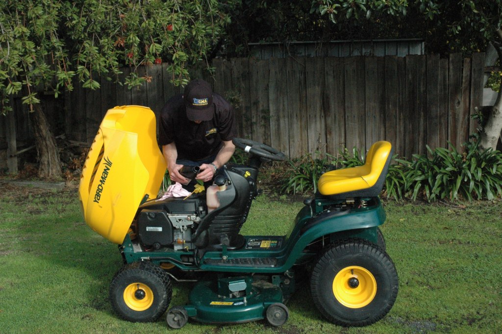 Stonington Power Equipment & Trailer Lawn Mower Repair Service photo