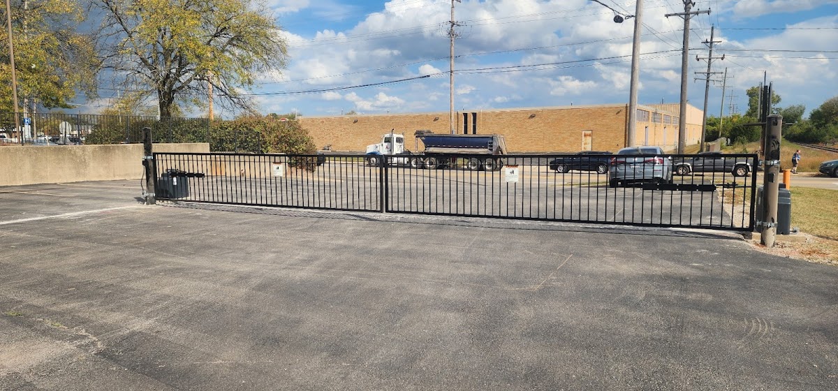 Illinois Gate Solutions Fence Contractor photo