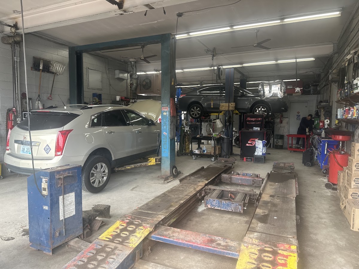 CHARLIE'S AUTOMOTIVE Mechanic photo