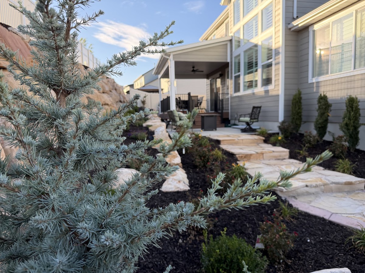Modern Concepts Construction Landscaper photo