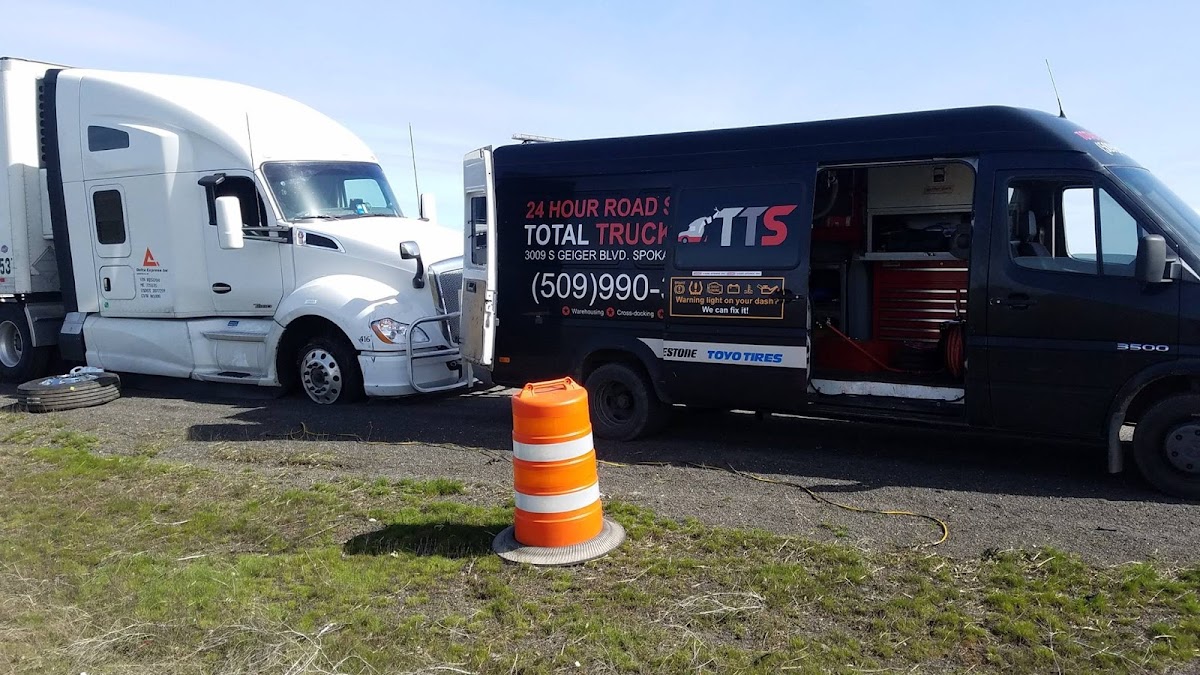 Truck Trailer Service Mobile Truck Repair Truck Repair Shop photo