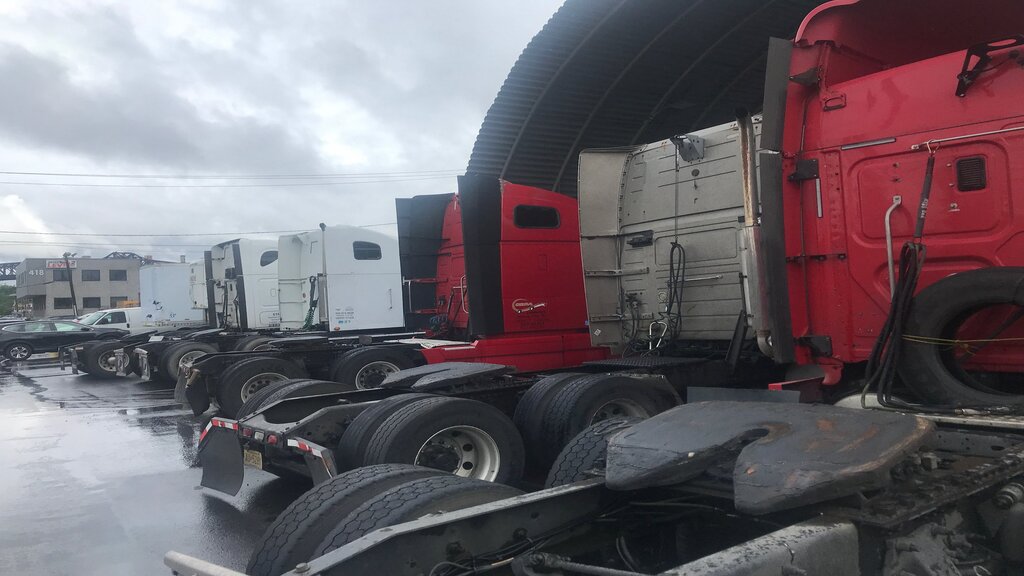 Heavy Duty Truck Repair Truck Repair Shop photo