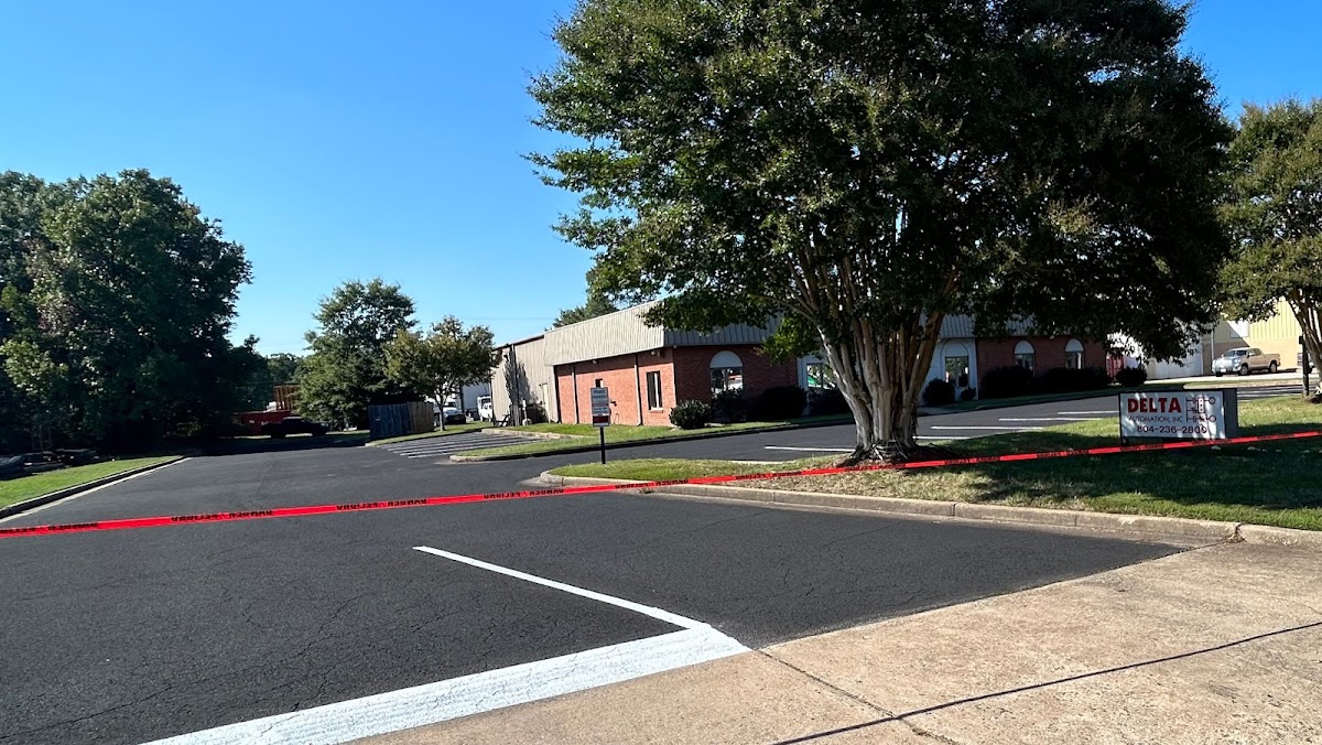 Huey's sealcoating & line striping photo