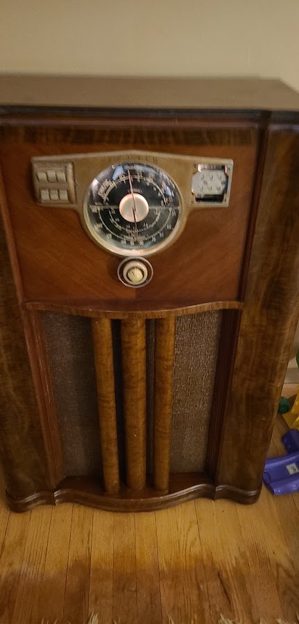 Callaway Clock and Antique Radio Service photo