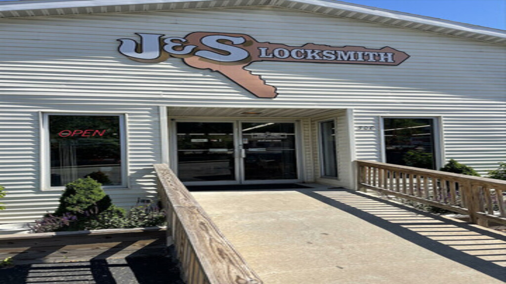 J & S Locksmith and Lawnmower photo