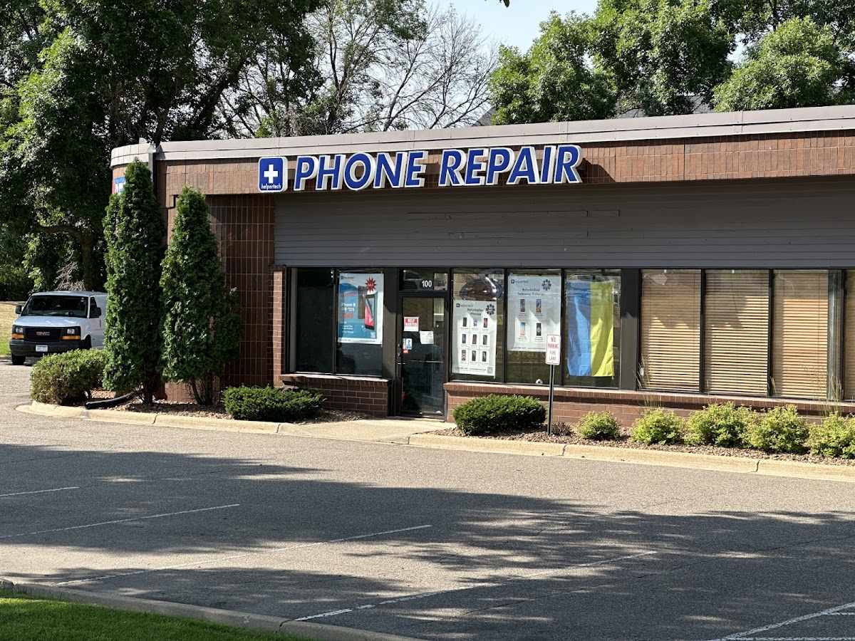 Business photo for Helpertech Cell Phone Repair Burnsville in Burnsville, MN