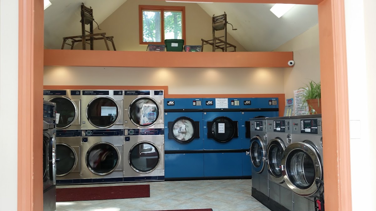 Robert's Laundromat photo