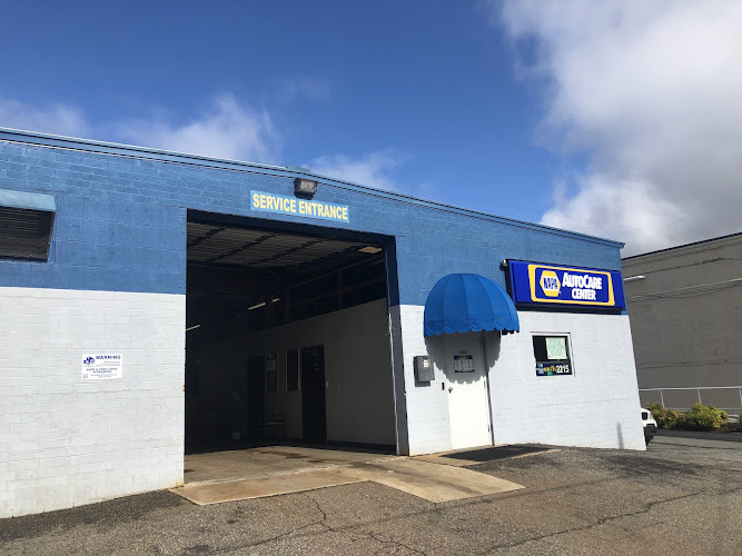 Business photo for Jeff's Golden Gate Tire & Auto in Greensboro, North Carolina