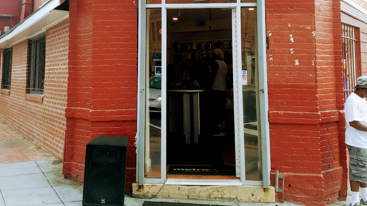 Real Mobile Repair - Historic Central Communication Washington DC Mobile Phone Repair Shop photo