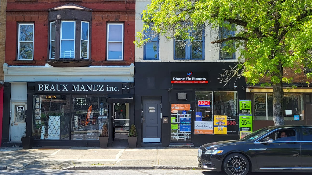 MT Phone Fix Planets Mobile Phone Repair Shop photo