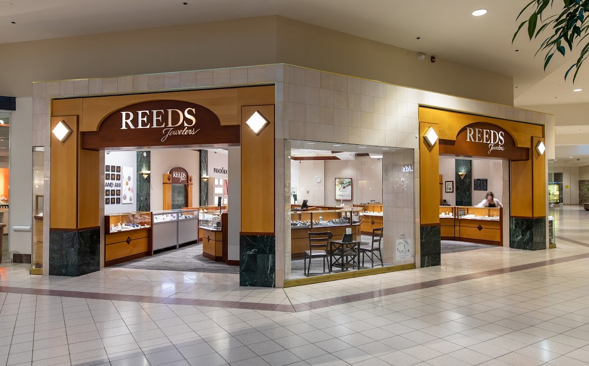 REEDS Jewelers - REEDS Jewelers Jewelry Repair in 4200 Portsmouth Blvd #10, VA photo