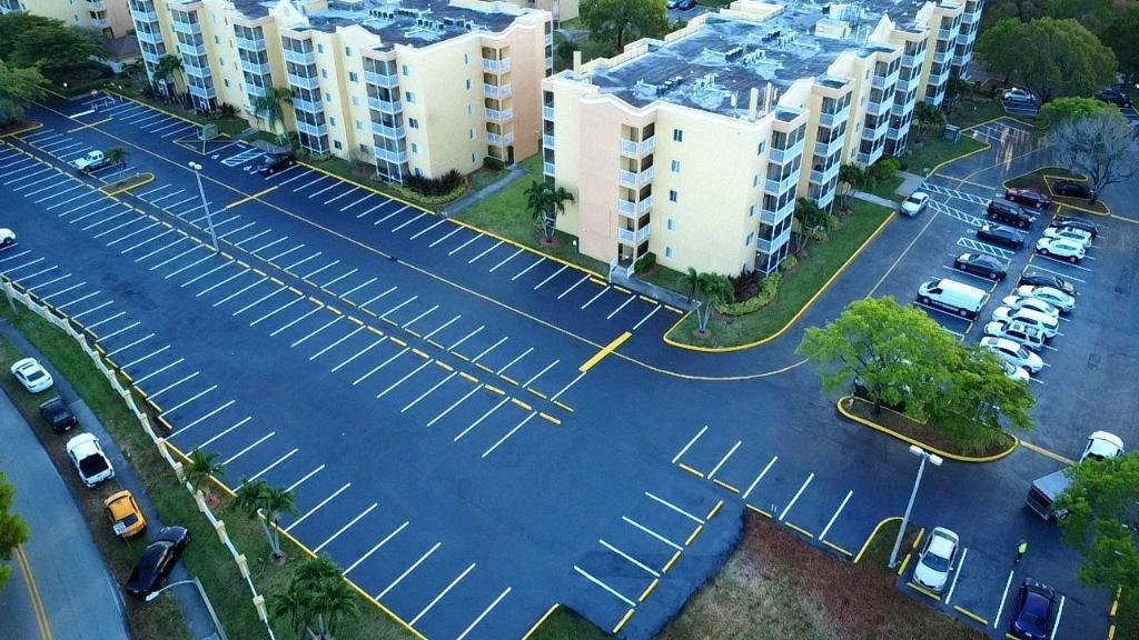 First Class Asphalt Sealcoating - First Class Asphalt Sealcoating Asphalt Repair in Oakland Park, FL photo