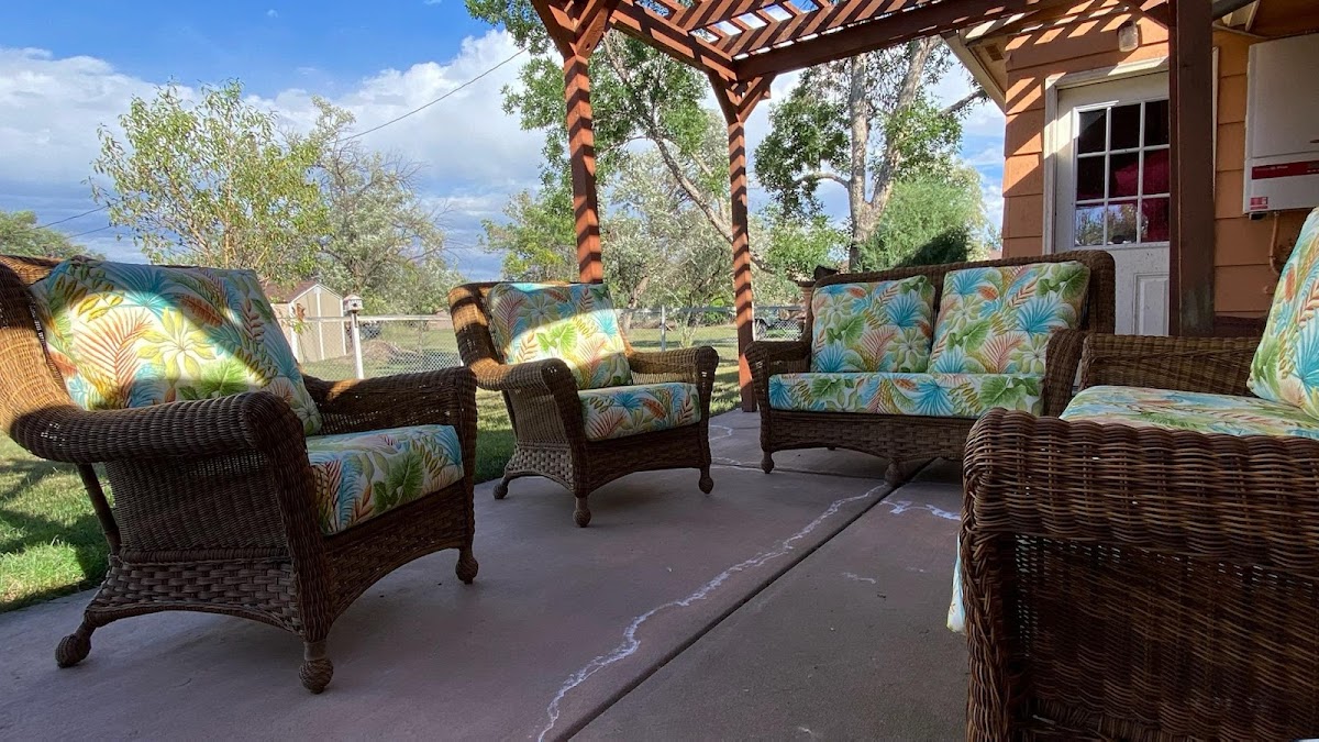 Dee Johns Upholstery