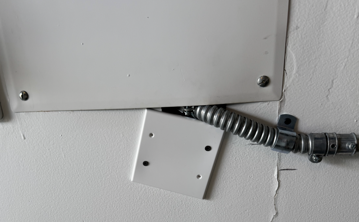 Manor Electric - Manor Electric Outlet Repair in Maple Plain, MN photo