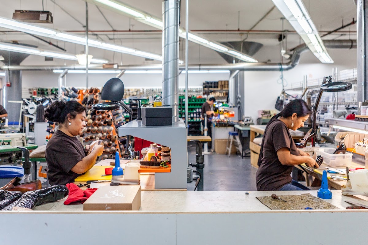 LEATHER SPA Repair Facility