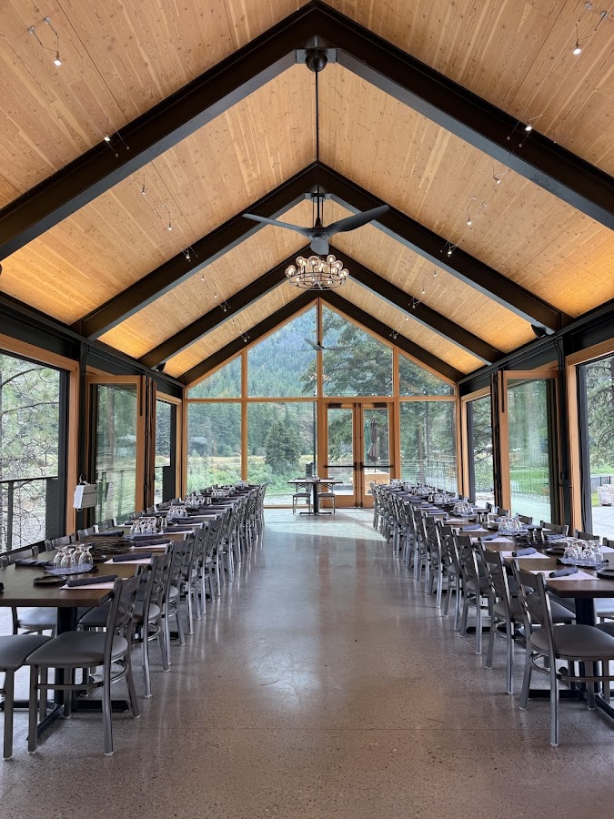 River Edge Resort & Steakhouse