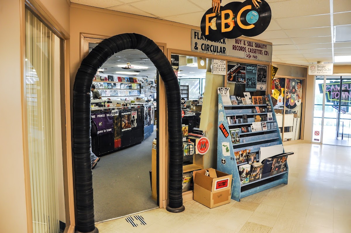 Flat Black & Circular