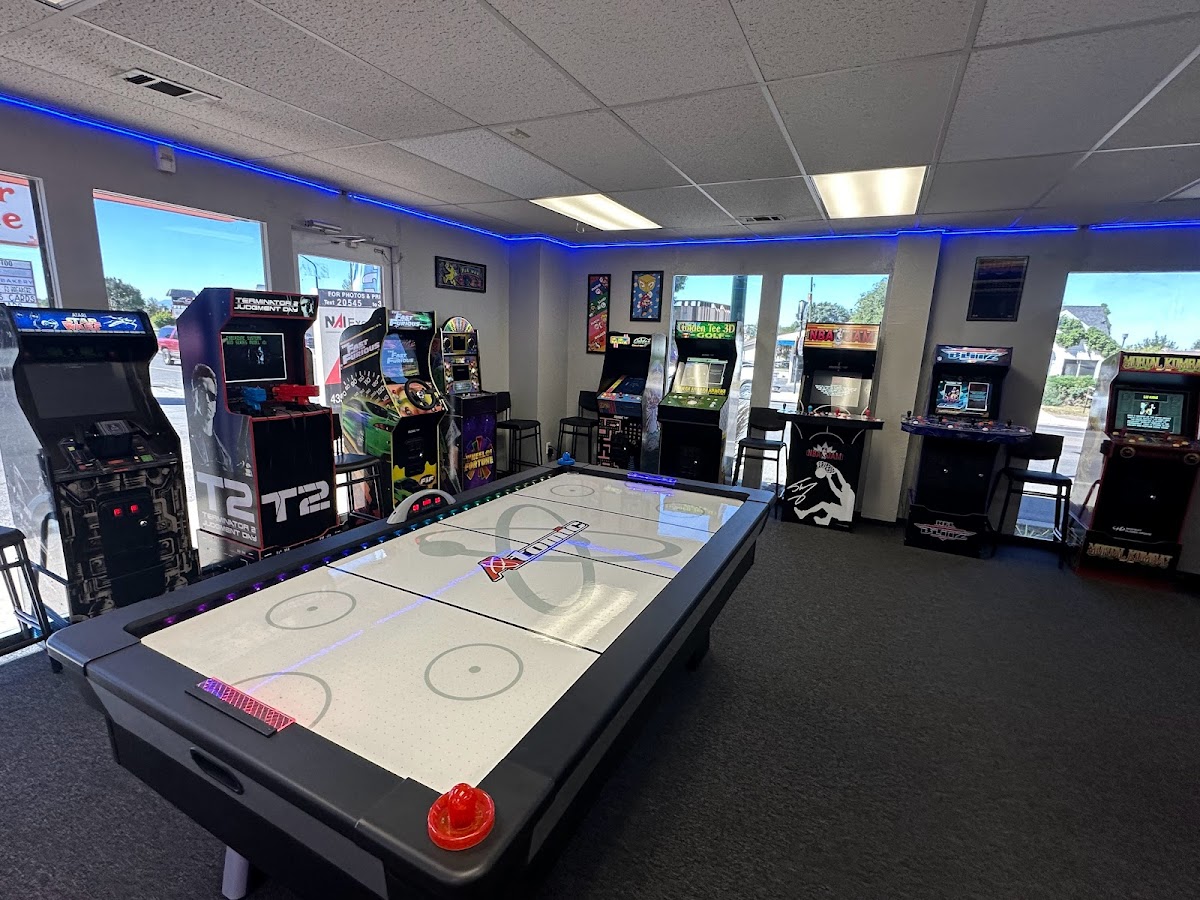 FS Breakerz Arcade Game Lounge & Hobby Shop