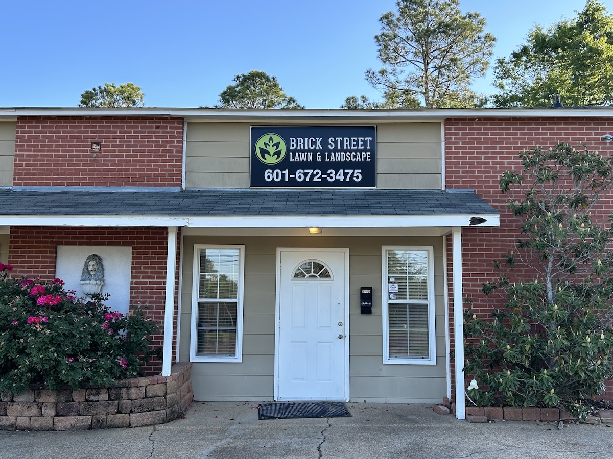 Brick Street Lawn and Landscape
