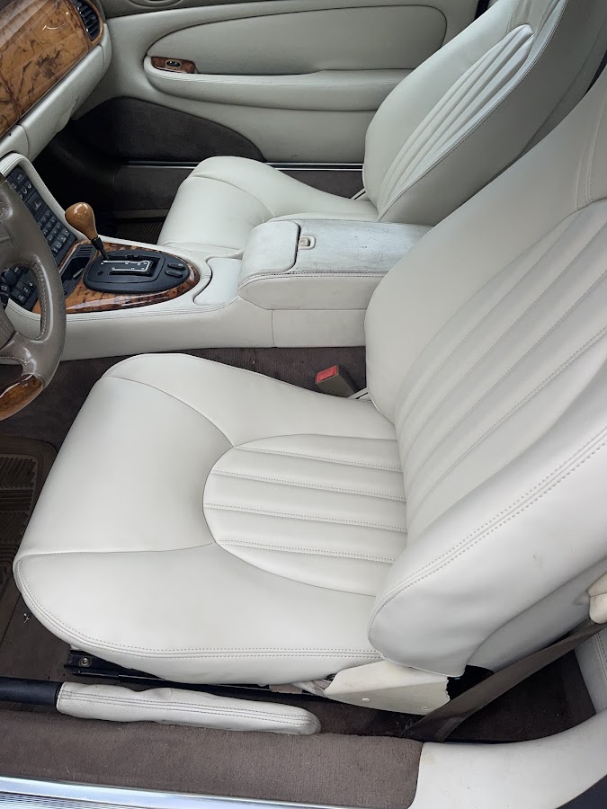 Middletown Auto Glass And Upholstery