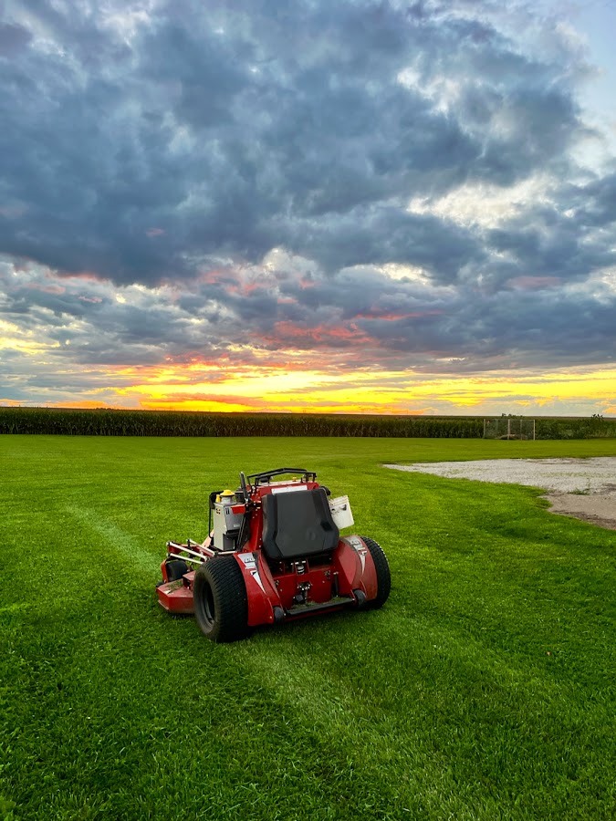Above & Beyond Lawn Care / Serving Decatur Illinois & Surrounding Area / Commercial & Residential