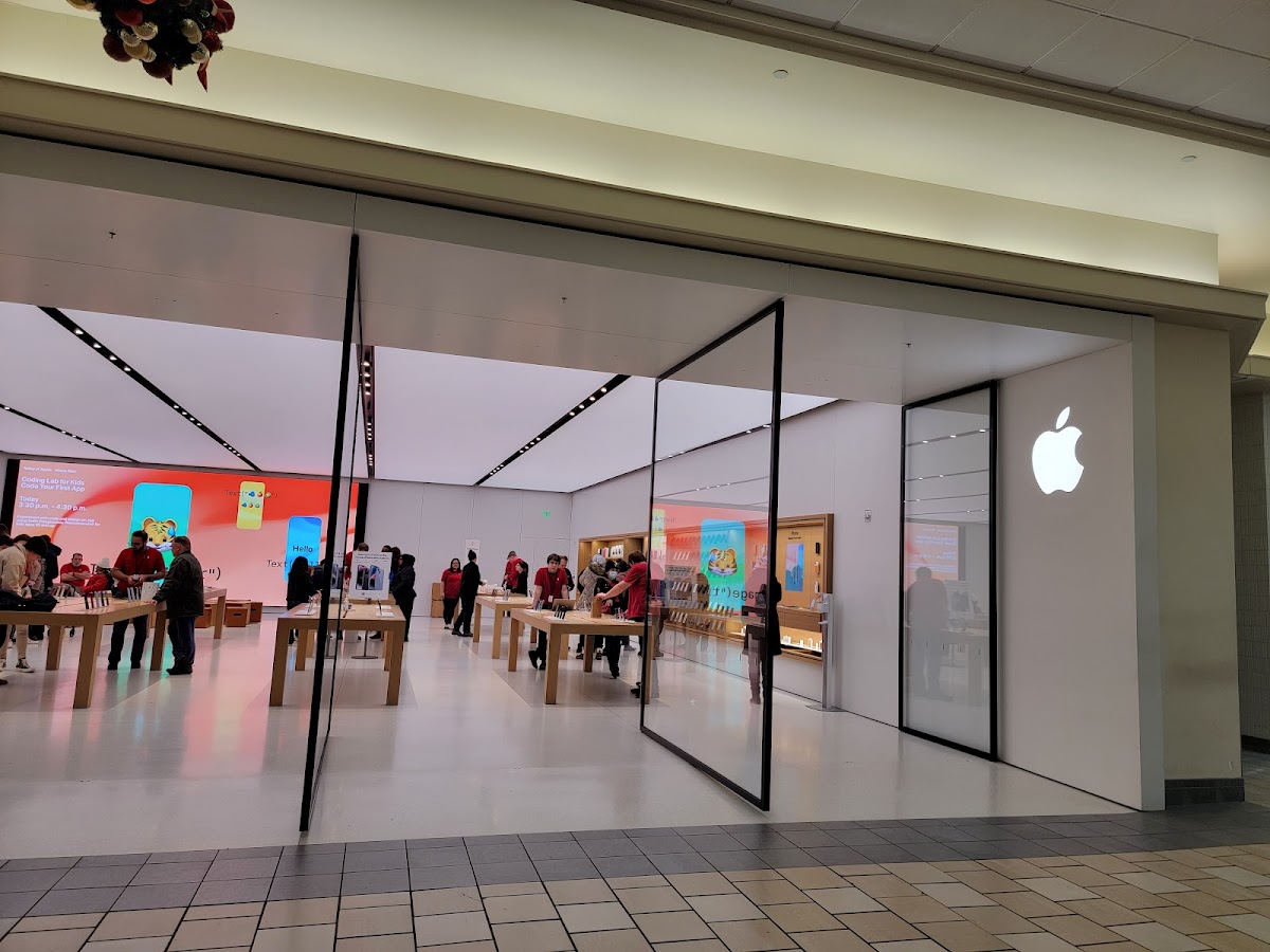 Apple Maine Mall