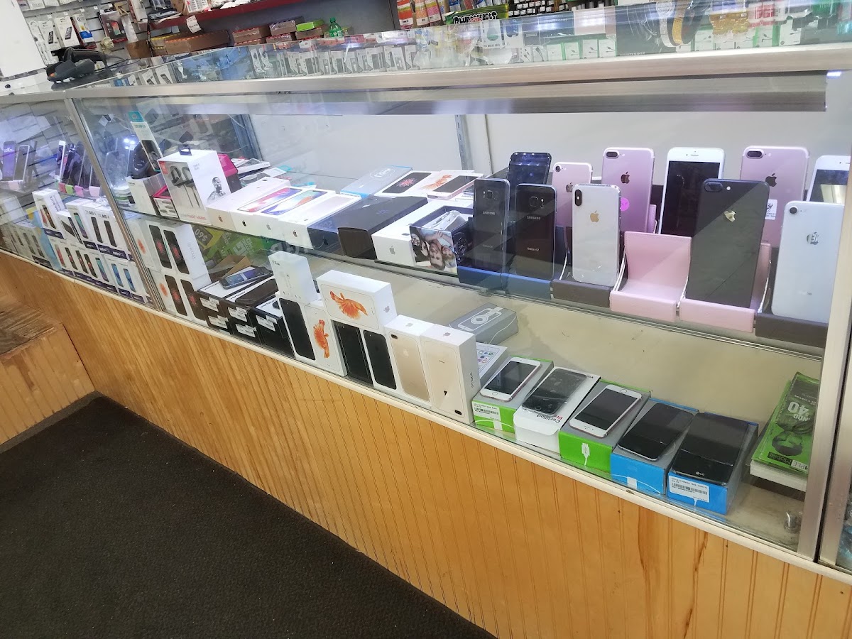 Lucky's Fashions & Phone Repair