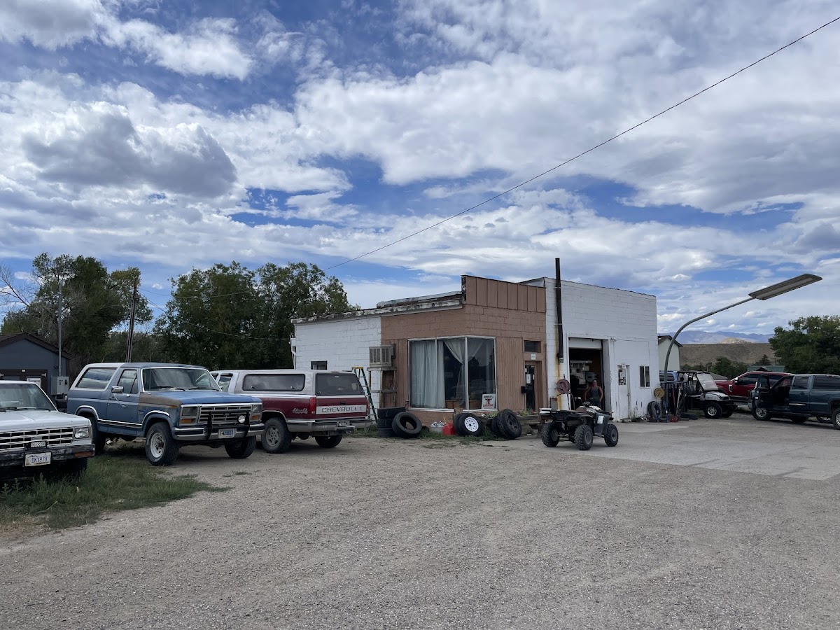 Busy B's Auto and Wrecker LLC - Busy B's Auto and Wrecker LLC Tire Repair in Meeteetse, WY photo