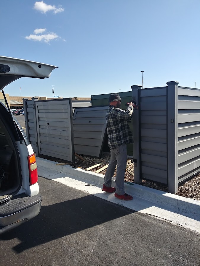 Tom's Handyman Service Co. - Tom's Handyman Service Co. TV Repair in Council Bluffs, IA photo