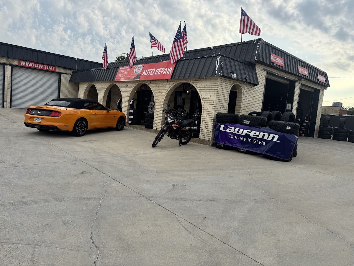 Cristo vive tire shop