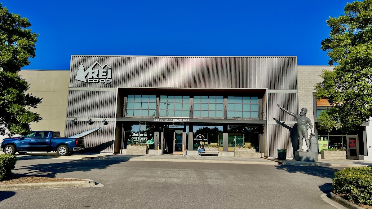 REI