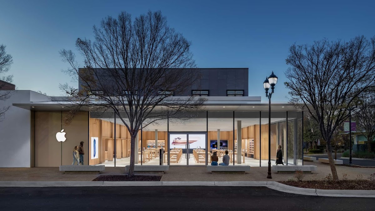 Apple Fairfax Corner