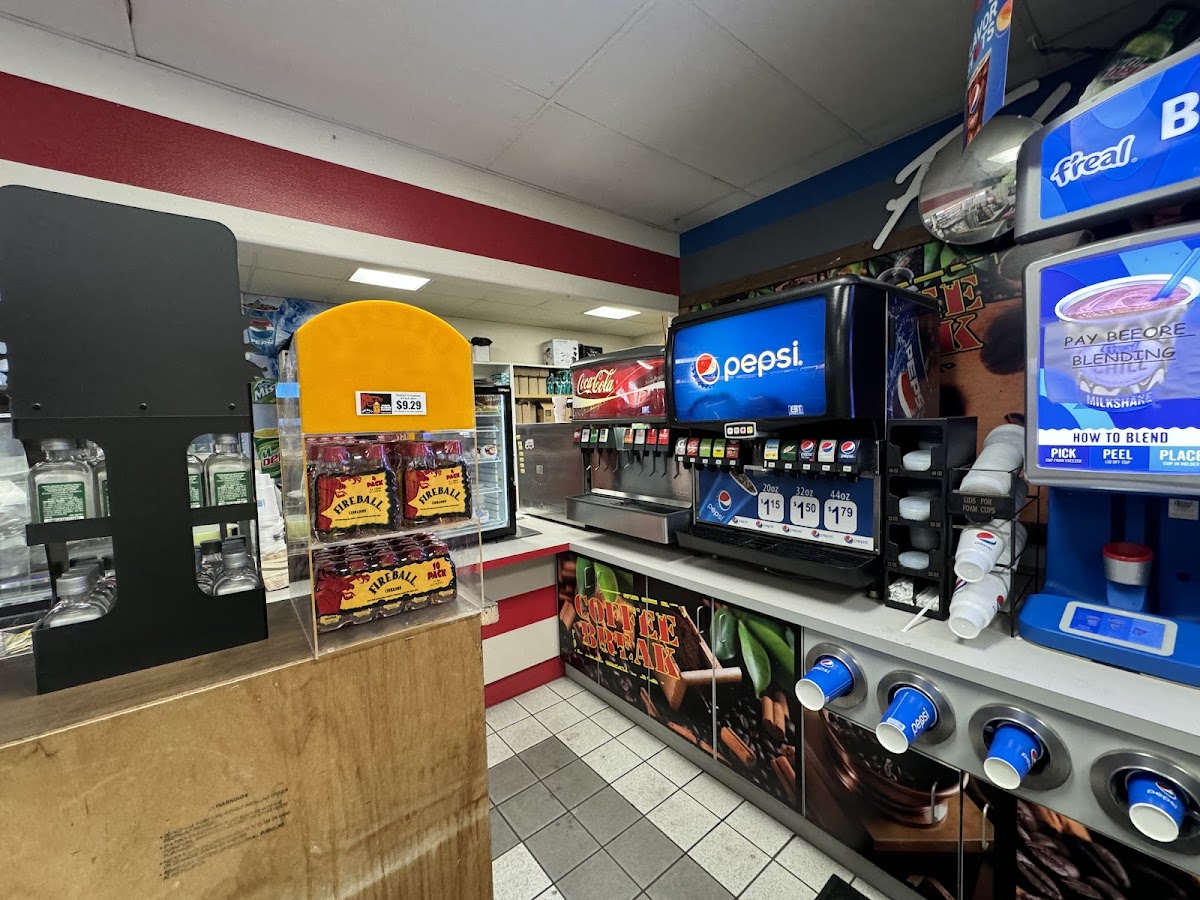 La grande Chevron Foodmart