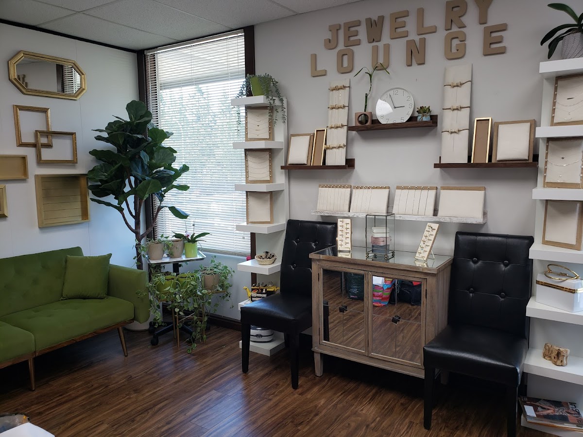 Lux Jewelry Lounge Permanent Jewelry & Charm Bar - Lux Jewelry Lounge Permanent Jewelry & Charm Bar Jewelry Repair in Bellevue, WA photo