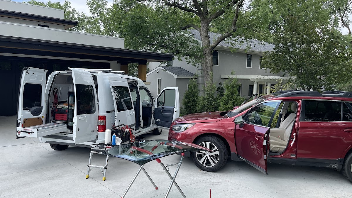 Luna Glass Service LLC