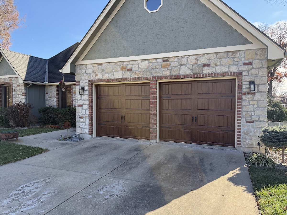 Executive Garage Doors - Executive Garage Doors Garage Door Repair in Blue Springs, MO photo