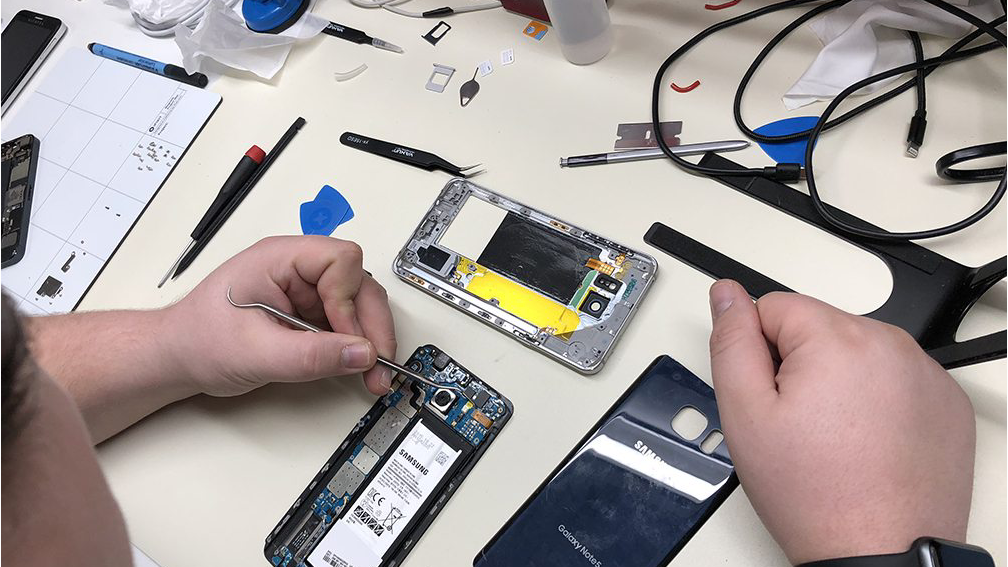 iFixOnWheelz.com Charging Port Repair in Cambridge, MA photo